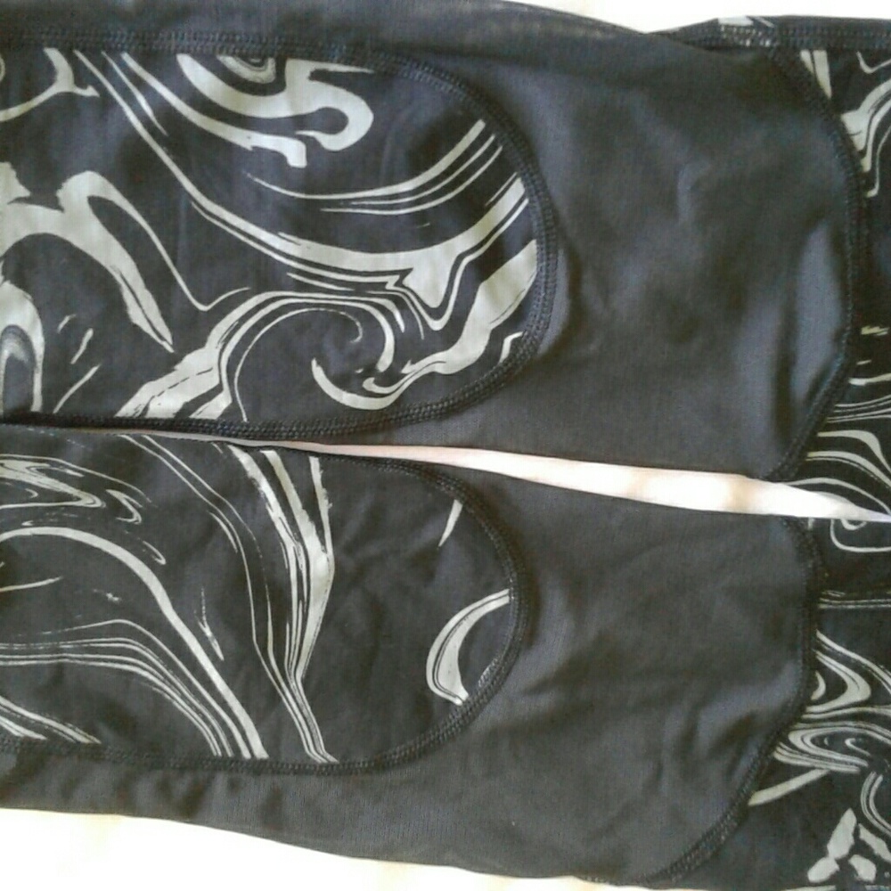 NWT Nike epic lux tight fit crops size S - Picture 6 of 6